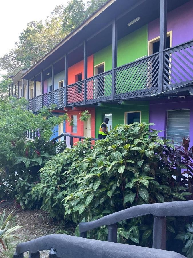 Airport Inn Roatan Eksteriør billede