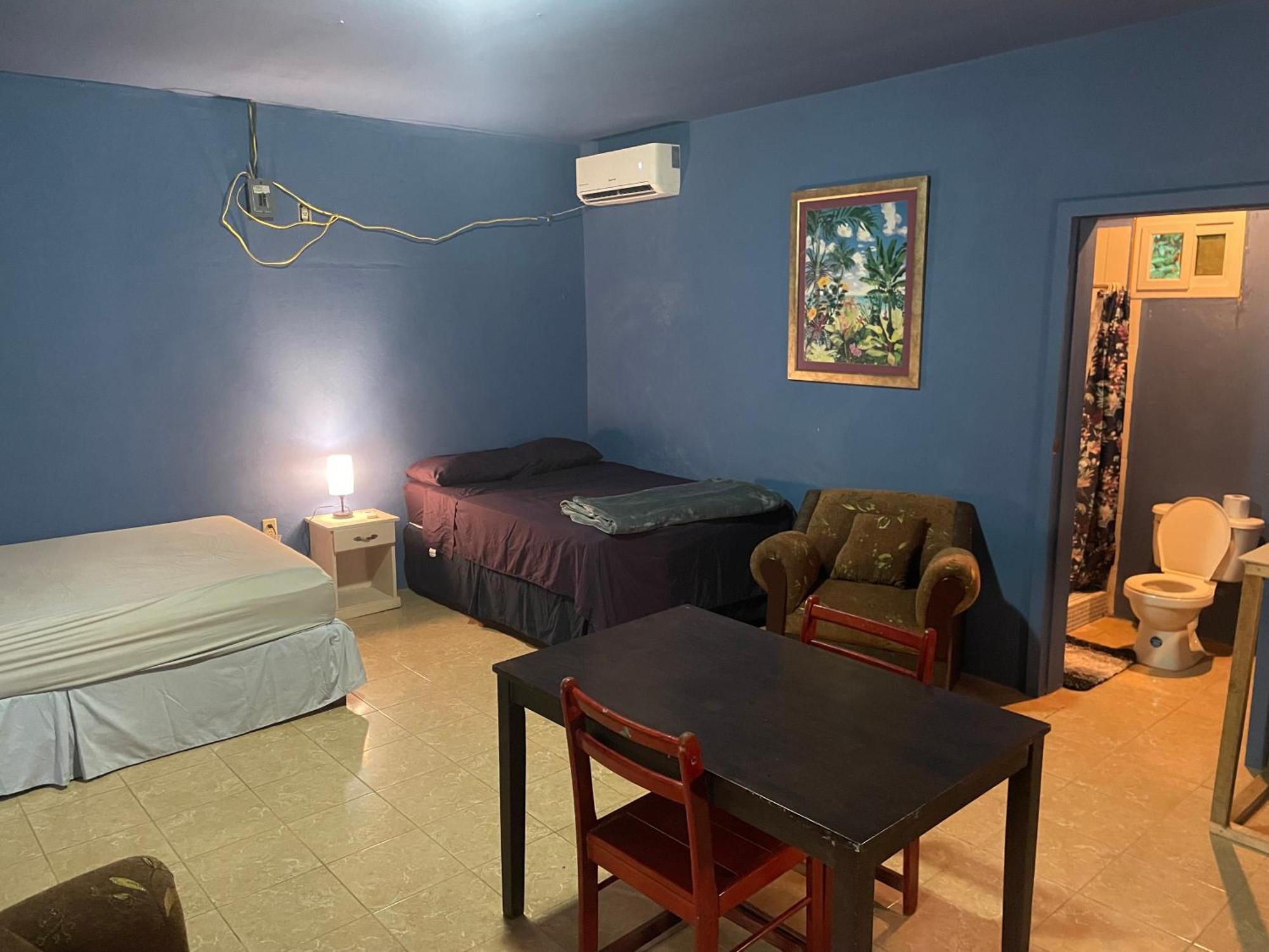 Airport Inn Roatan Eksteriør billede