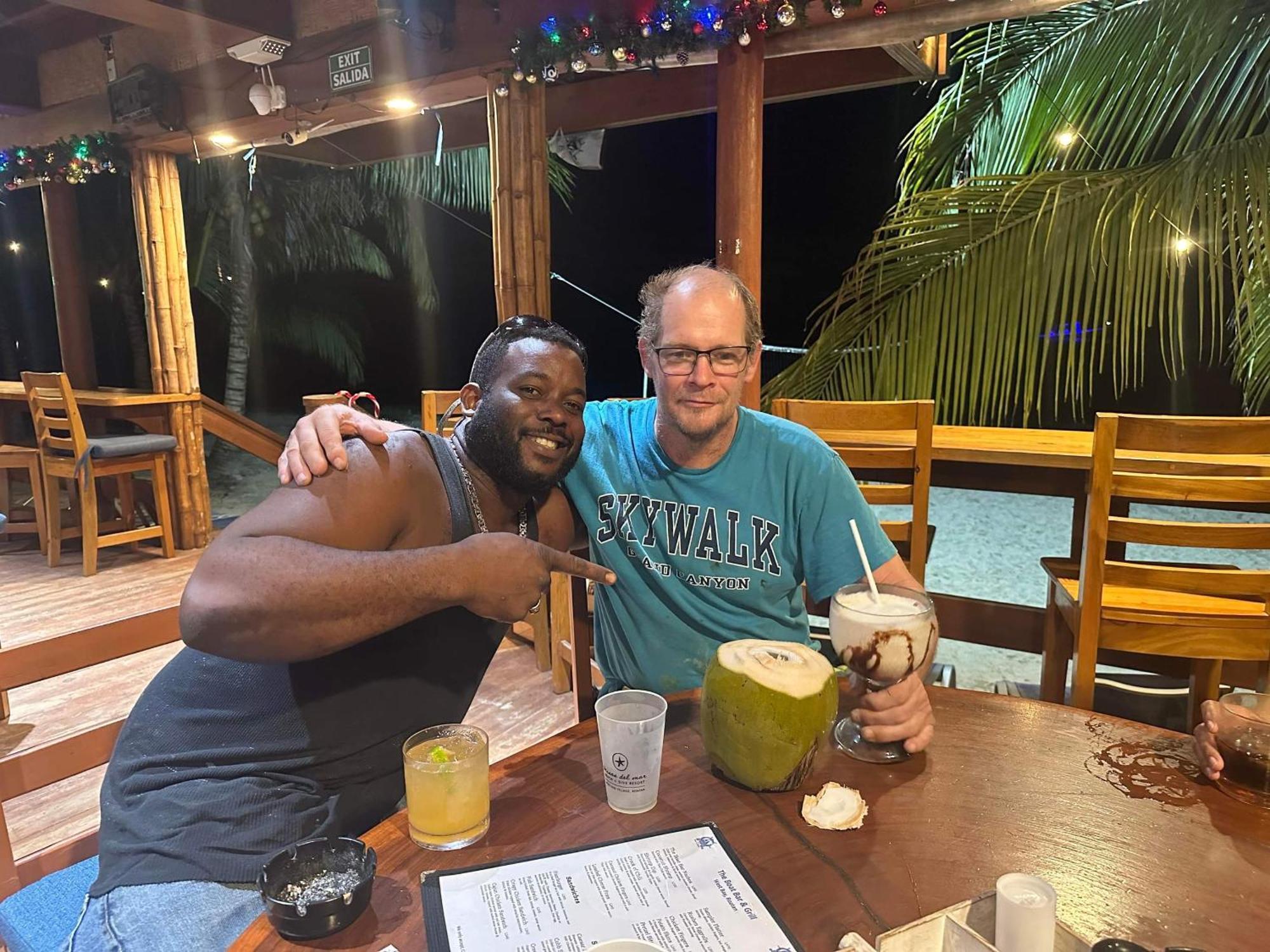 Airport Inn Roatan Eksteriør billede