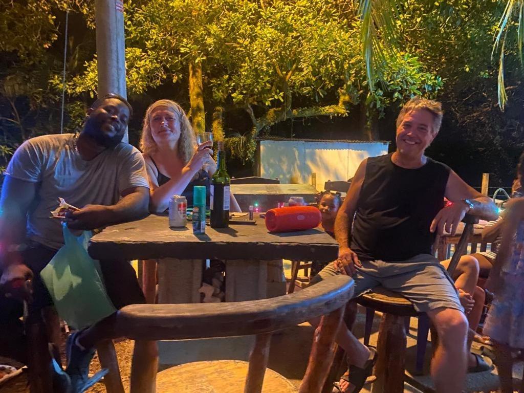 Airport Inn Roatan Eksteriør billede