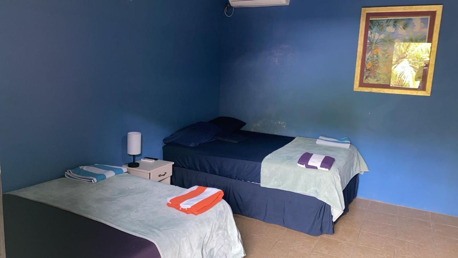 Airport Inn Roatan Eksteriør billede