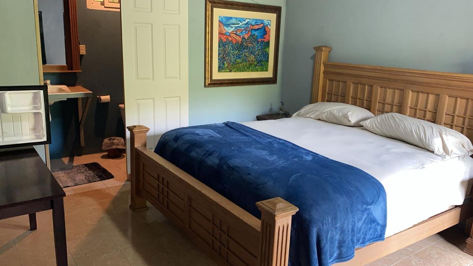 Airport Inn Roatan Eksteriør billede