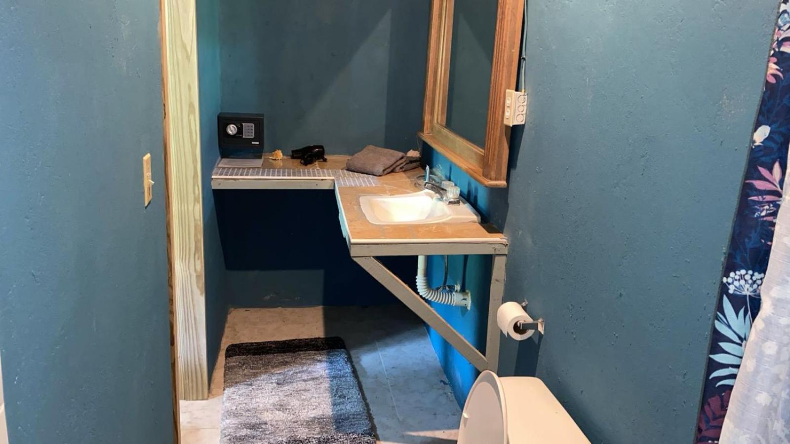 Airport Inn Roatan Eksteriør billede